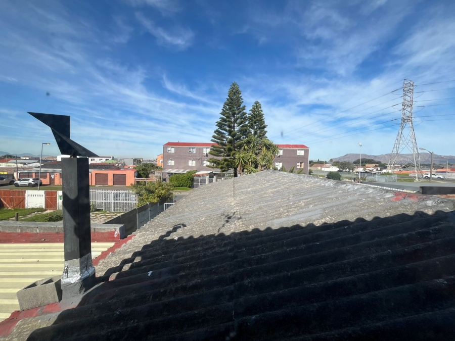 5 Bedroom Property for Sale in Grassy Park Western Cape
